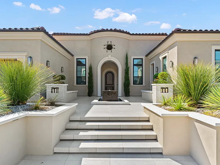6195 Summit Crest Cir — Photo 35