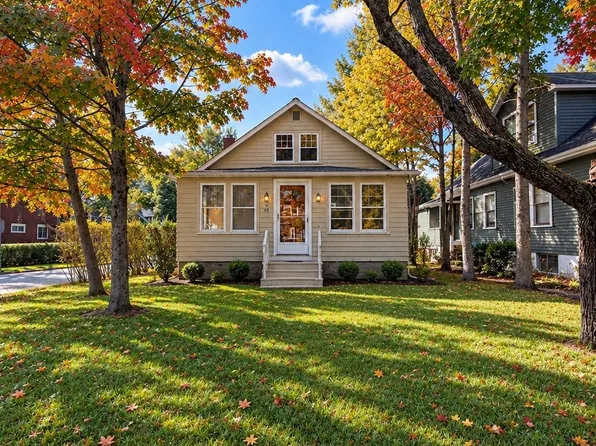 13 Meriam St, Wakefield, MA 01880