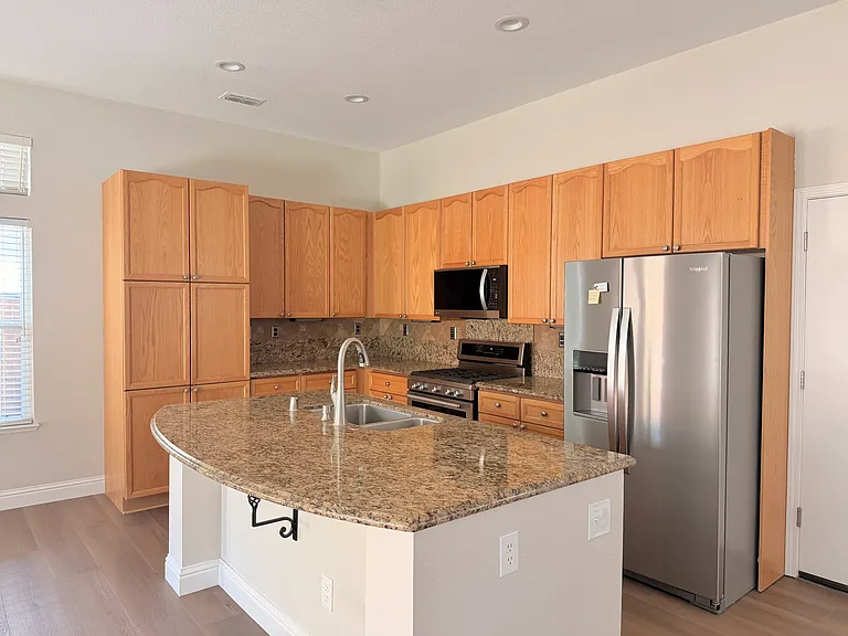 3628 Grand Point Ln — Photo 3