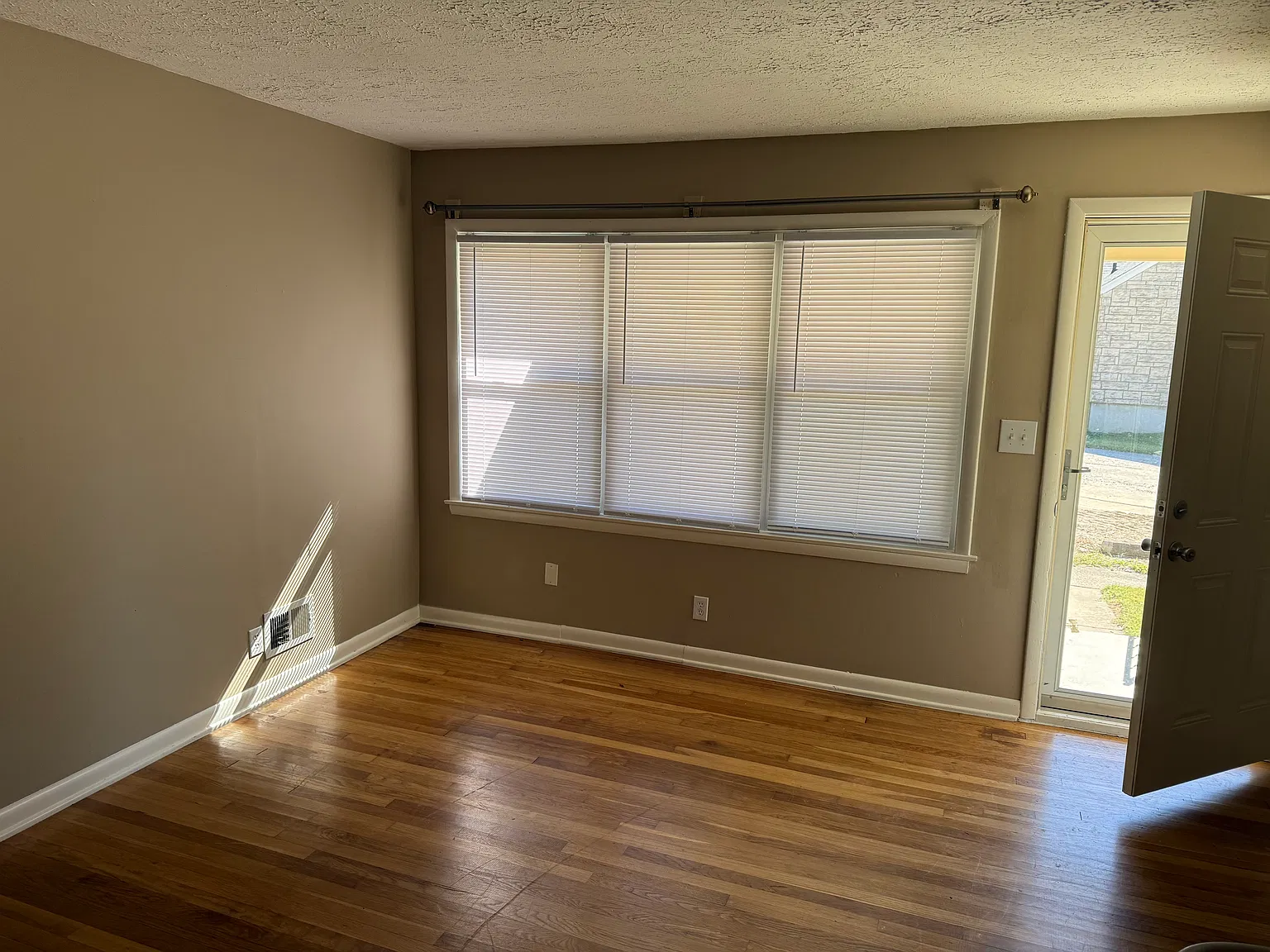 2 bed, 800 sqft, $850 — Photo 4