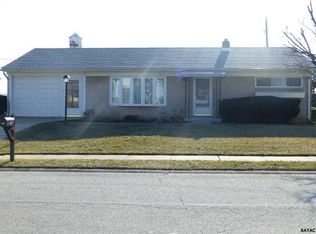 1220 Lancer Ln, York, PA 17404