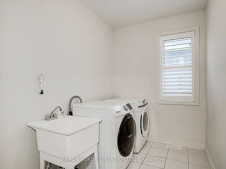 99 Henry Bauer Ave — Photo 18
