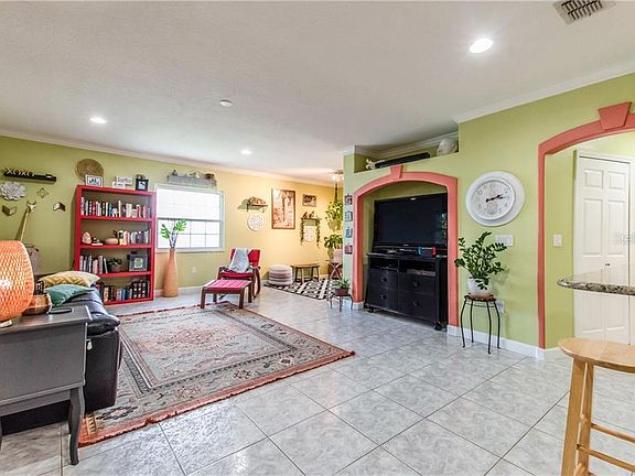 5th image of 2485 Baywood Dr E