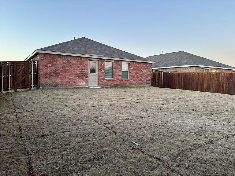 1549 Vattier St — Photo 11