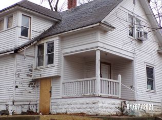 815 SW 3rd St, Topeka, KS 66603