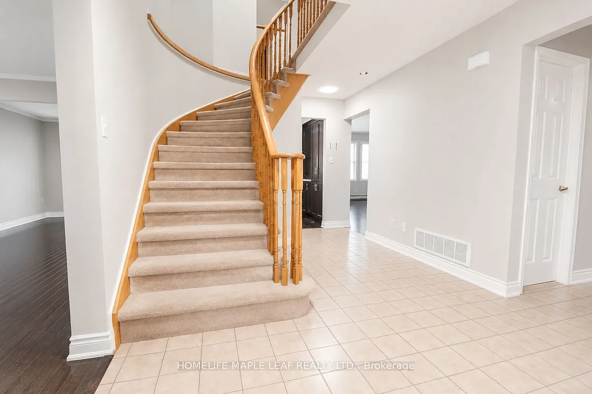 Building Photo - 32 Brydon Cres