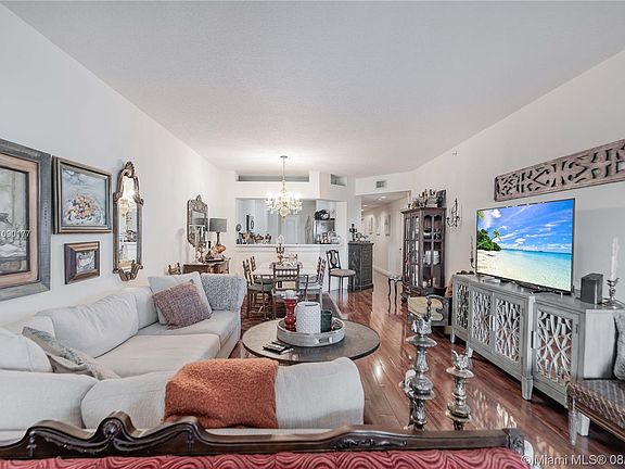 4th image of 10750 NW 66th St APT 301