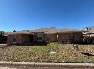 2502 Indigo Ln, Arlington, TX 76015