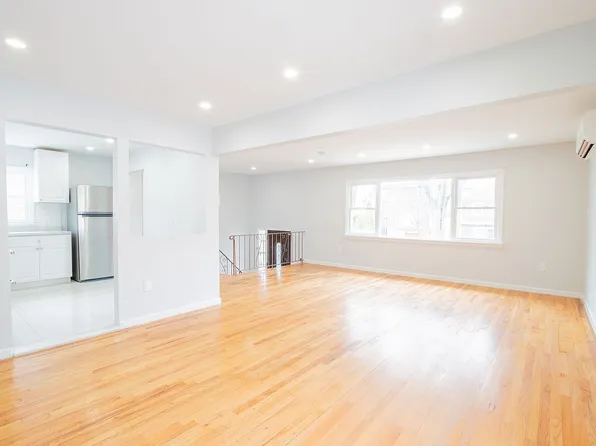 7315 170th St, Fresh Meadows, NY 11366