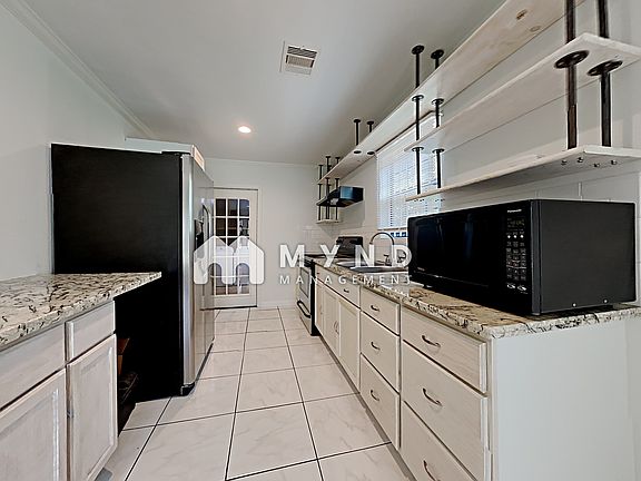 3rd image of 5038 Creekmont Dr