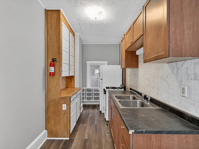 265-267 E Bertsch St #3 — Photo 3