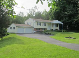 11 Pleasant View Rd, Pleasant Valley, NY 12569