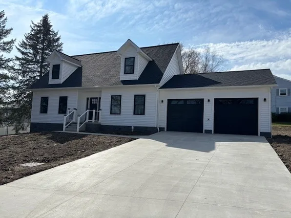 5110 Emmaline Dr, Erie, PA 16509