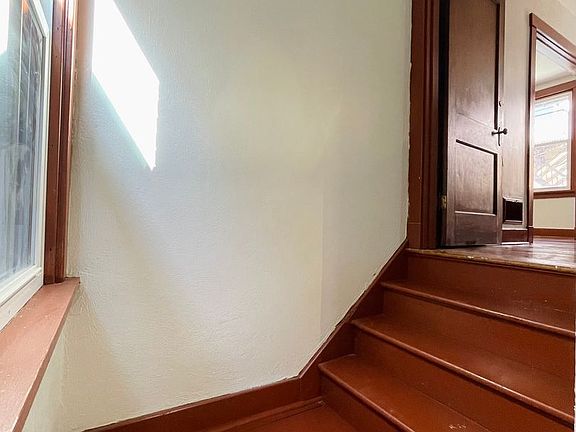 3rd image of 1155 Rebecca Ave Floor 2