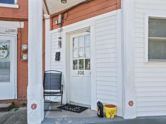 4th image of 204 Washington St