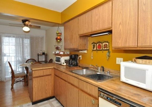 5th image of 300 Foxwood Dr Unit 102
