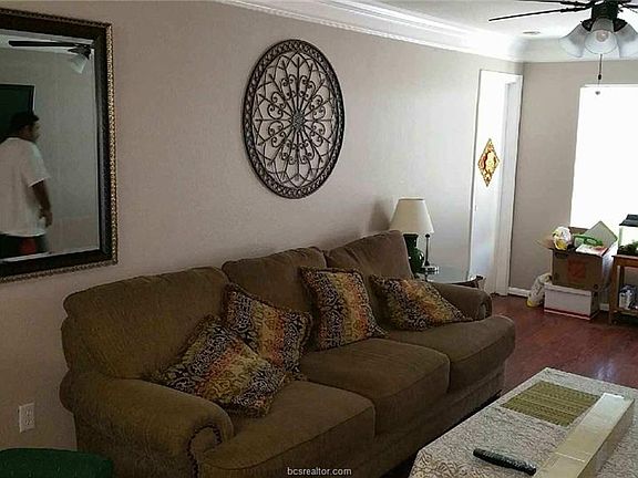 3rd image of 523 Southwest Pkwy APT 201