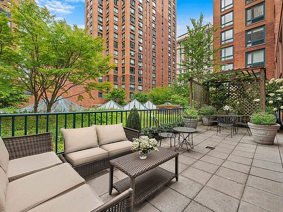 3rd image of 1 Irving Pl APT U7g