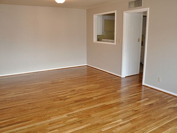 Dining area off kitchen