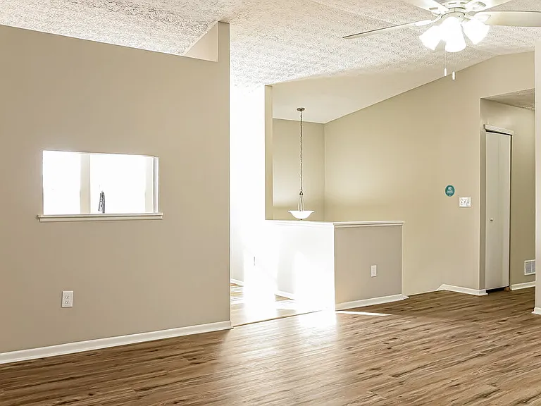794 Wallinger Dr — Photo 4