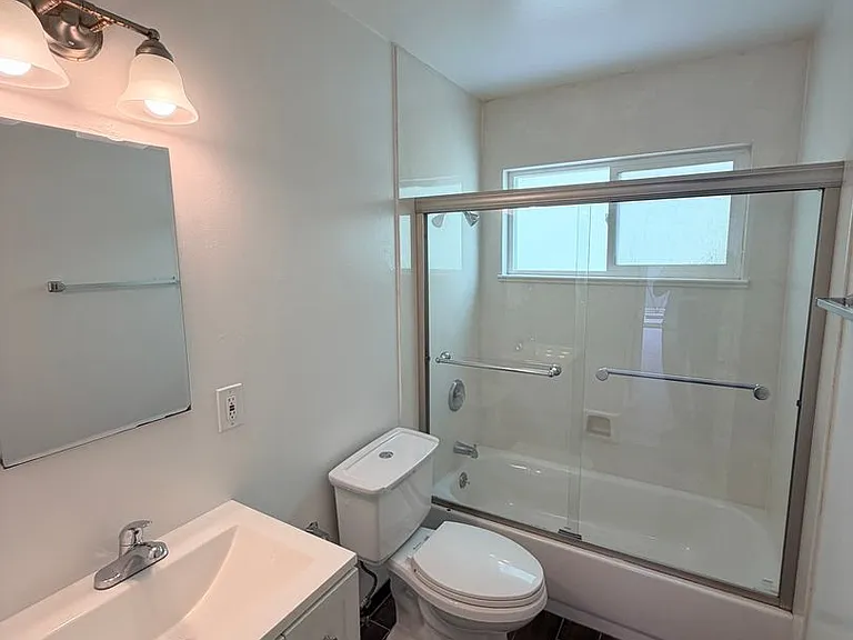 317 Warwick- 270- 1196/2701 — Photo 6