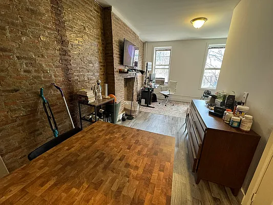 Rented by Delmark Realty LLC | media 23