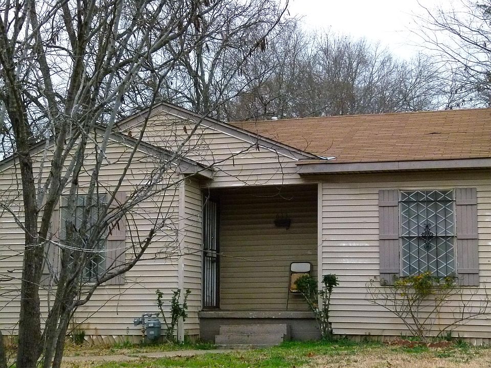 2nd image of 633 W 75th St