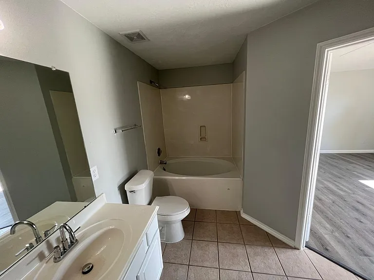19451 Nasworthy Dr — Photo 3
