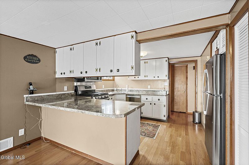4th image of 186 Sycamore Street