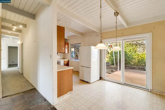 208 Los Gatos Ave — Photo 3