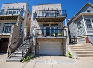 822 E Pearson St #1, Milwaukee, WI 53202