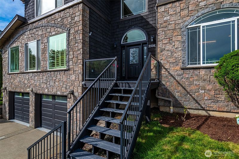 3rd image of 2598 Lakeridge Drive