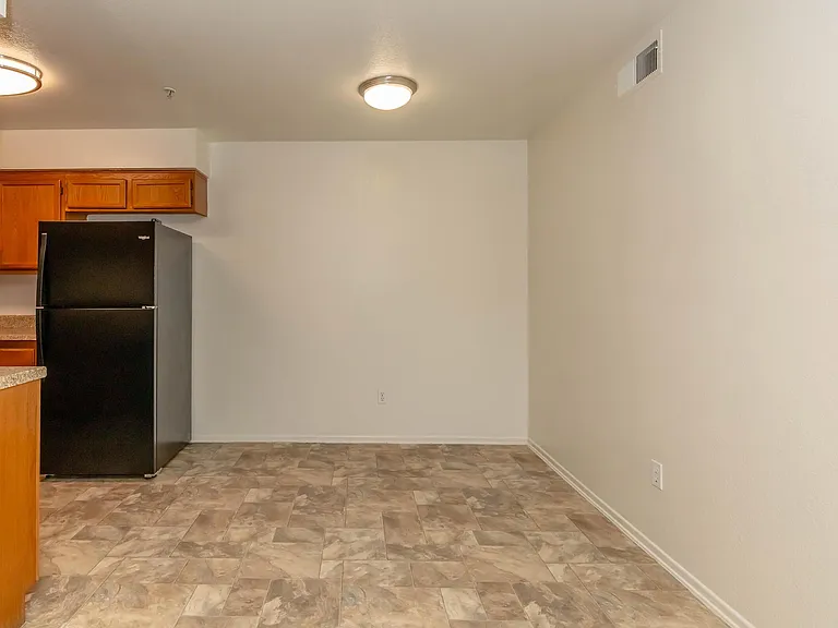 Cambridge Village Apartments — Photo 51