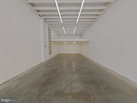 4th image of 2664 Mercer St