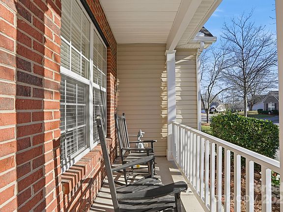2nd image of 6246 Meadow Glen Ln