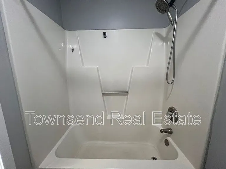 5831 Waters Edge Dr — Photo 13