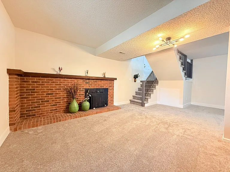 4770 Newton Dr — Photo 31
