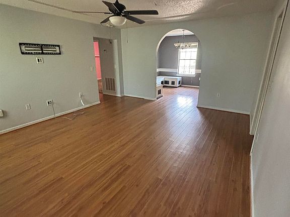 4th image of 1215 Nelson Rd