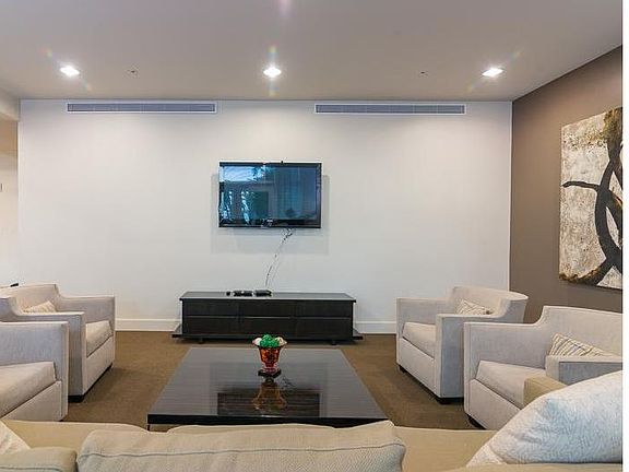 4th image of 400 4th Ave S APT 806