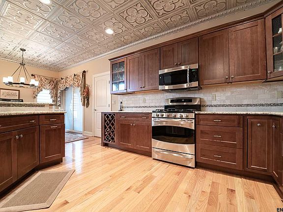 2nd image of 21 Chapel Hill Blvd