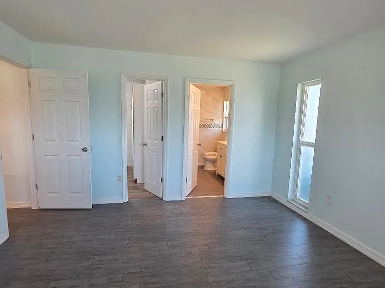 549 La Gorce Dr — Photo 28