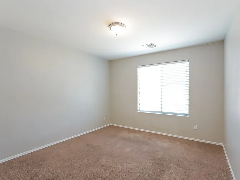 7907 S 50th Ln — Photo 14