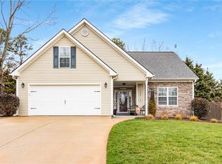 5585 Hancock Ln, Cumming, GA 30041