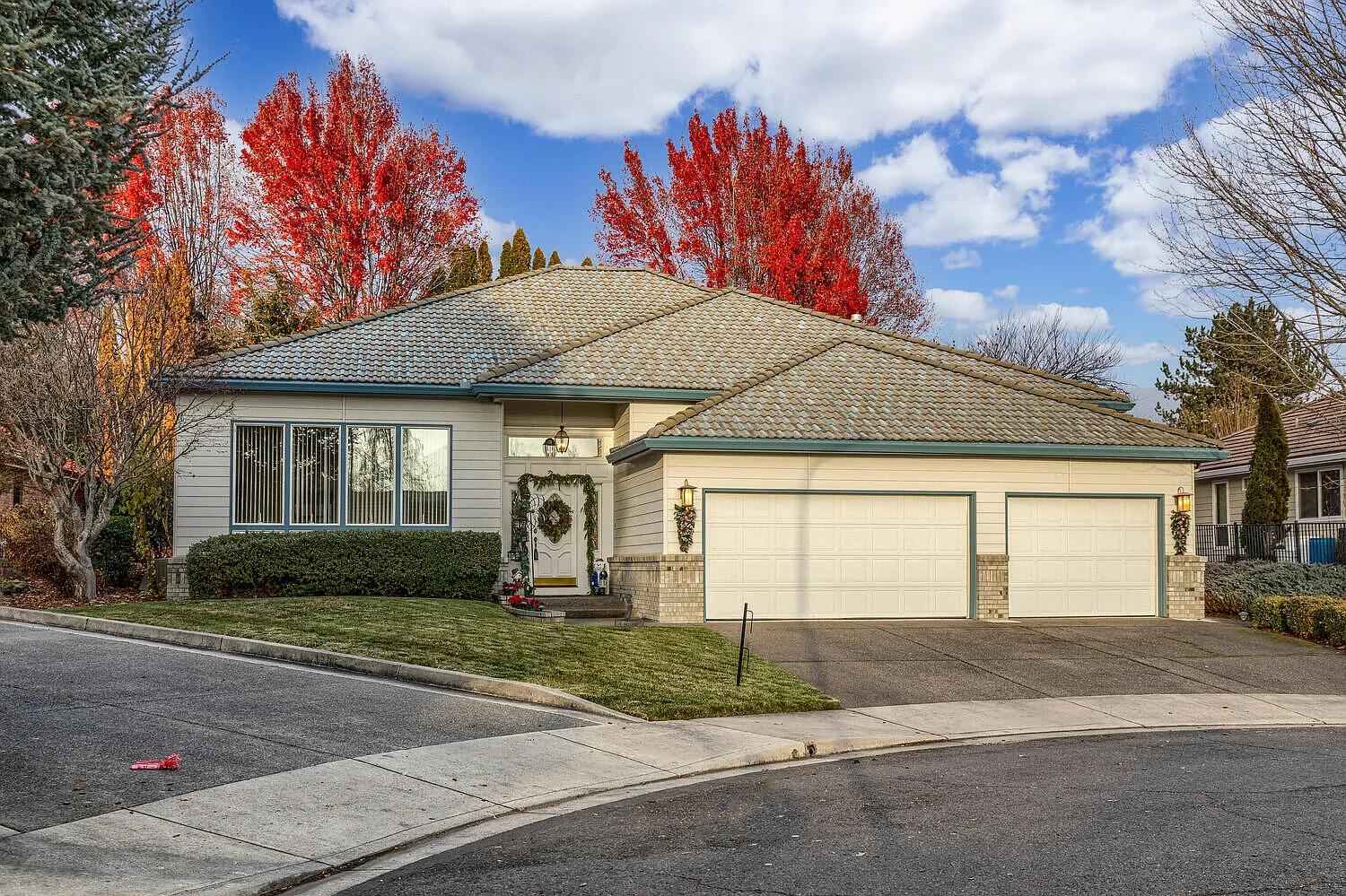 203 Briarwood Ln photo 1