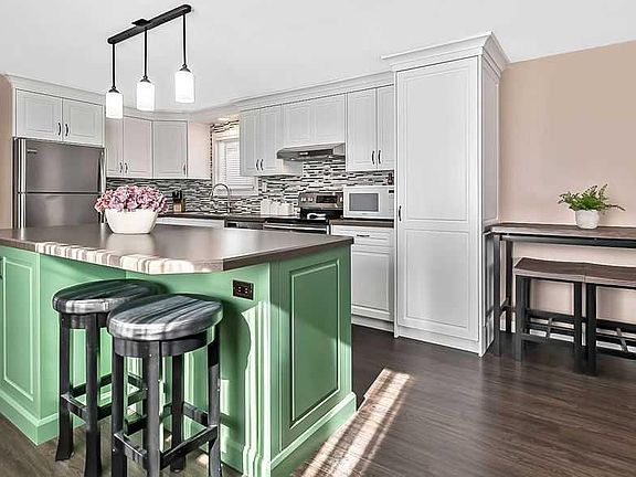 4th image of 830 E Bay Rd