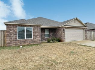 812 W Tanner Dr, Siloam Springs, AR 72761