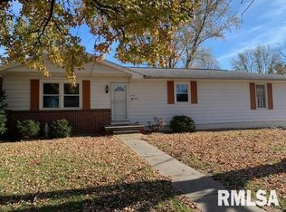 1498 Passavant Dr, Jacksonville, IL 62650