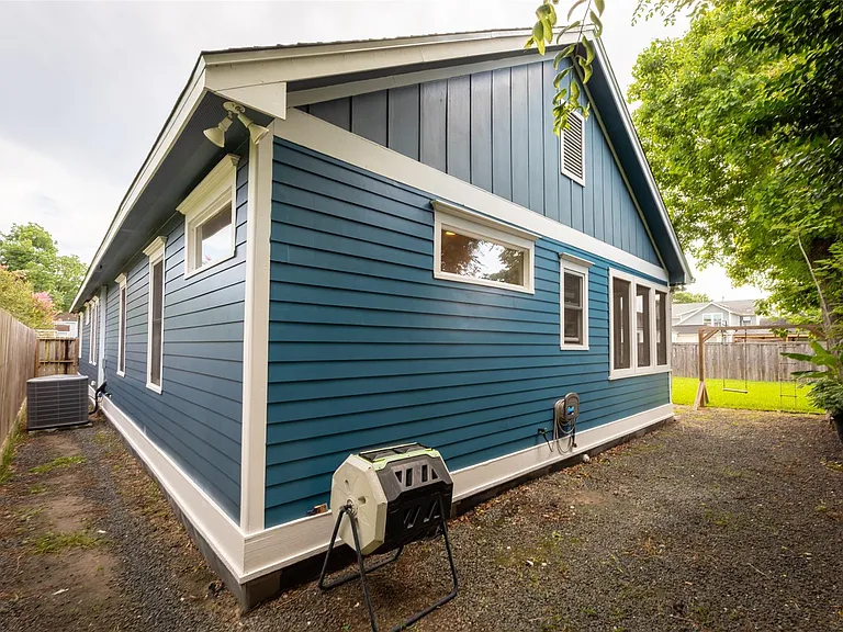 817 Gale St — Photo 8