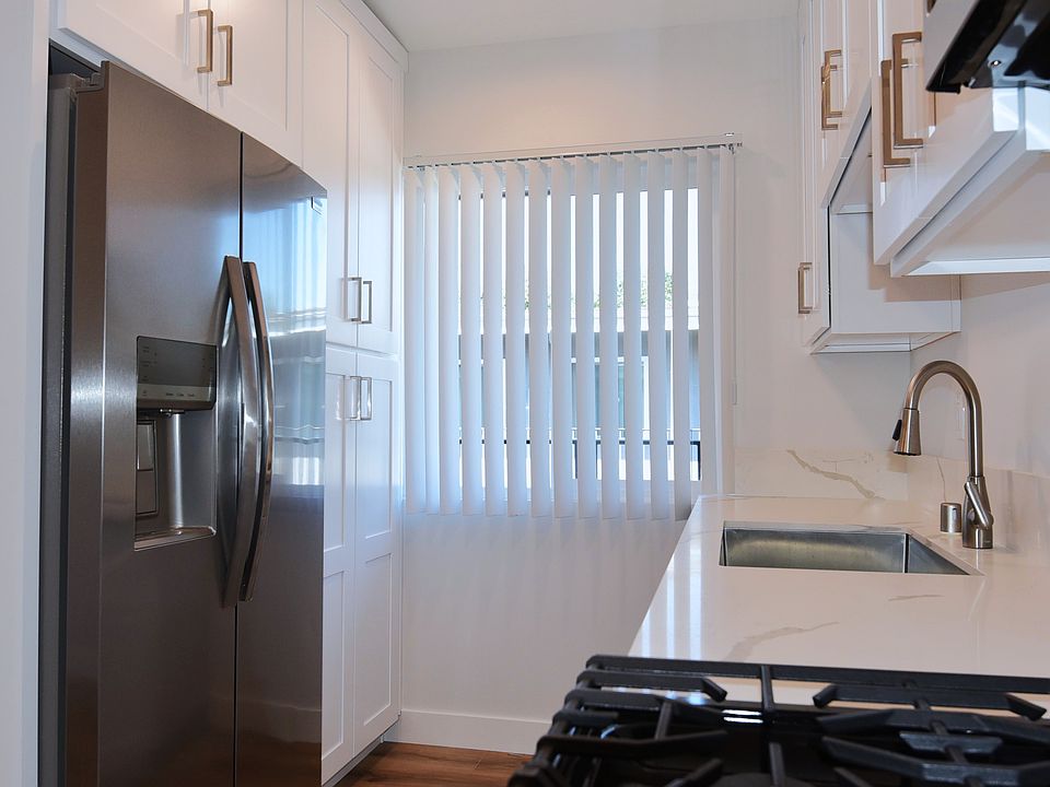 1st image of 1021 W Clark Ave APT E