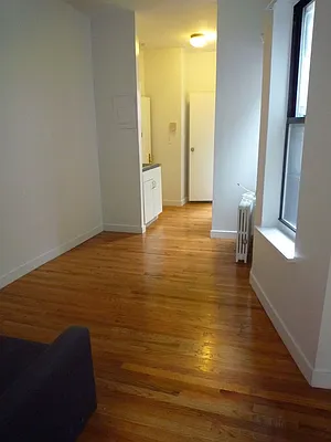 Rented by NYLA Realty | media 28